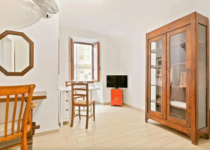 Guesthost - Parioncino Central And Cozy